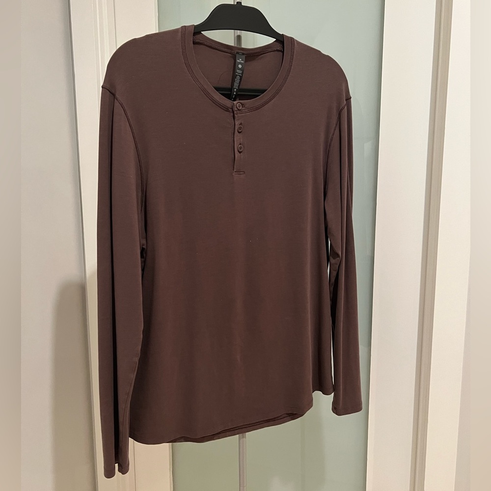 (LIGHTLY WORN) Men’s M Lululemon Henley Long Sleeve Shirt